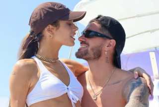  Tini y Rodrigo de Paul publicaron fotos que encendieron las alarmas en sus fans. Las imágenes en la playa un reencuentro sentimental. Además hablan de un posible anillo de compromiso.
