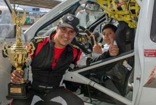 El ecuatoriano que construyó un auto de carreras en Estados Unidos