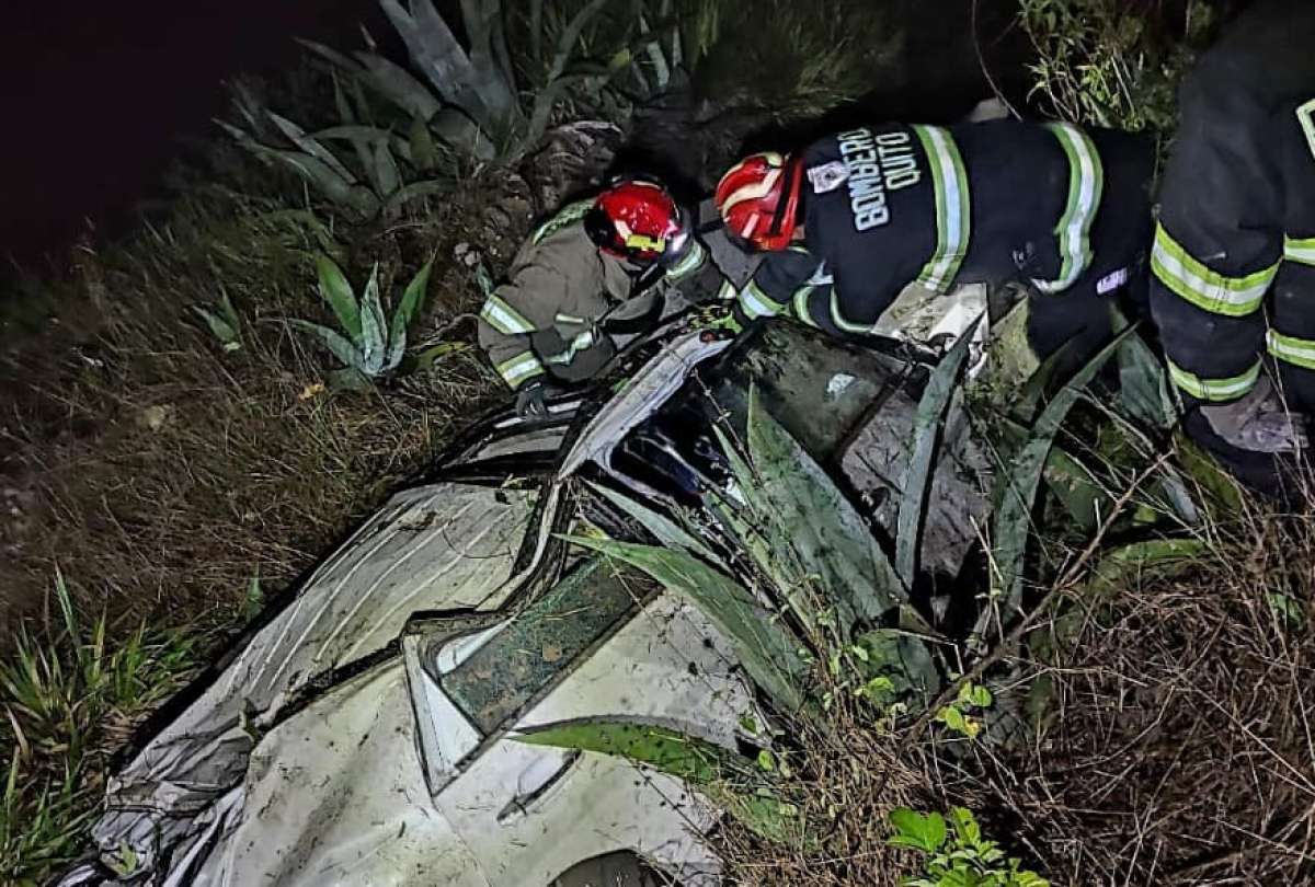 Bomberos de Quito rescataron a una persona tras siniestro de tránsito