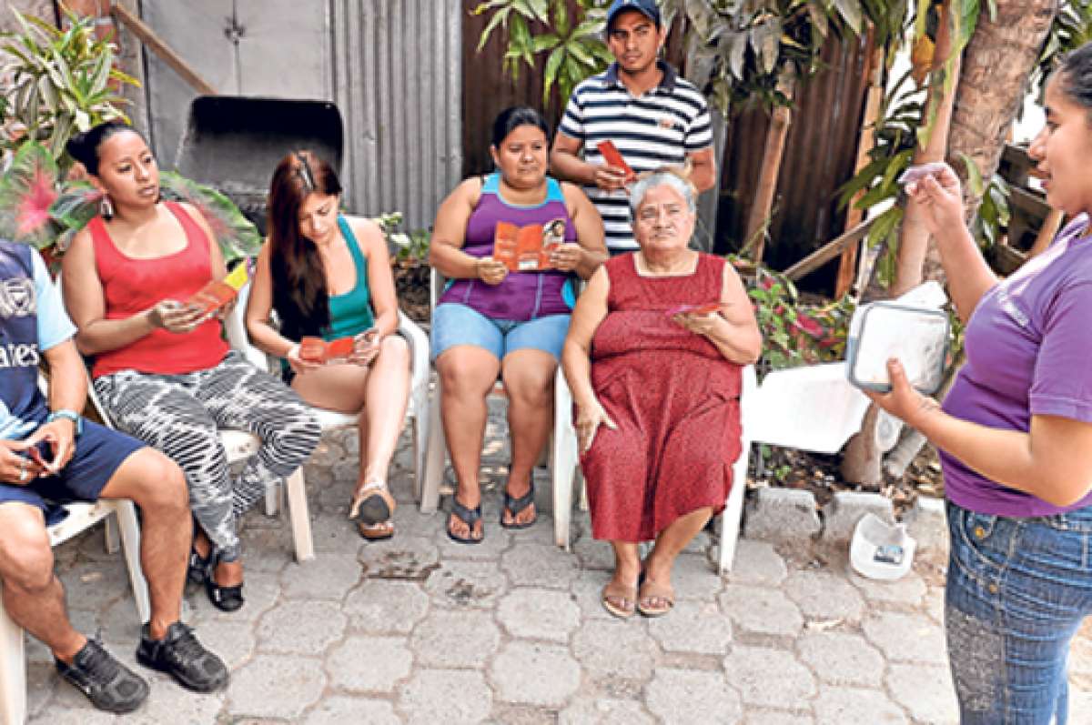 En el bloque 2 de Basti&oacute;n Popular en Guayaquil, Carol Piguave da charlas y asesor&iacute;as en casos de violencia. Foto: Karly Torres / El Tel&eacute;grafo.