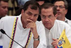 Ricardo Patiño cuestiona el futuro del dólar en entrevista con Rafael Correa