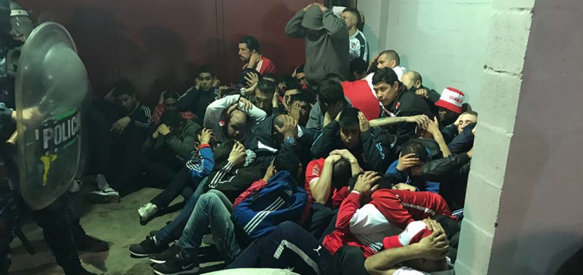 Los hinchas violentos fueron puestos a &oacute;rdenes de las autoridades locales. Ayer deb&iacute;an ser juzgados. 