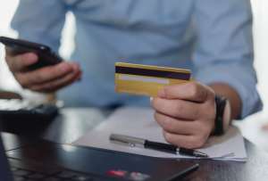 En Ecuador, los bancos avanzan hacia plataformas que permiten pagos en l&iacute;nea.