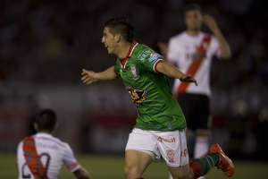 Cristian Espinoza marc&oacute; el gol del triunfo para Hurac&aacute;n. Foto: AFP