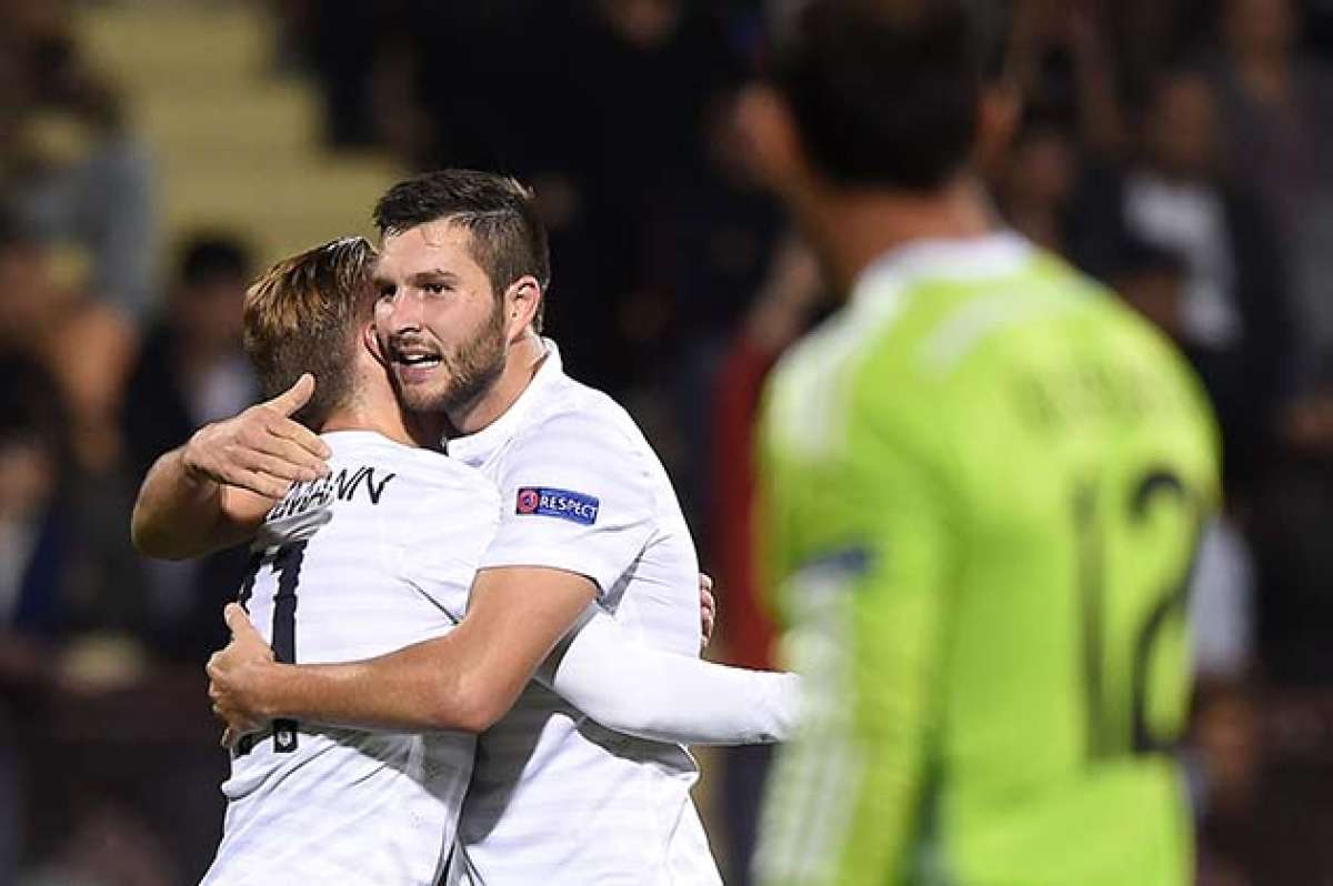 Antoine Griezmann (i.) y Andr&eacute;-Pierre Gignac anotaron 2 de los 3 tantos franceses. Foto: AFP