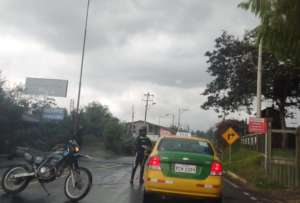 El puente sobre el río Chiche está cerrado por las fuertes lluvias sobre la zona