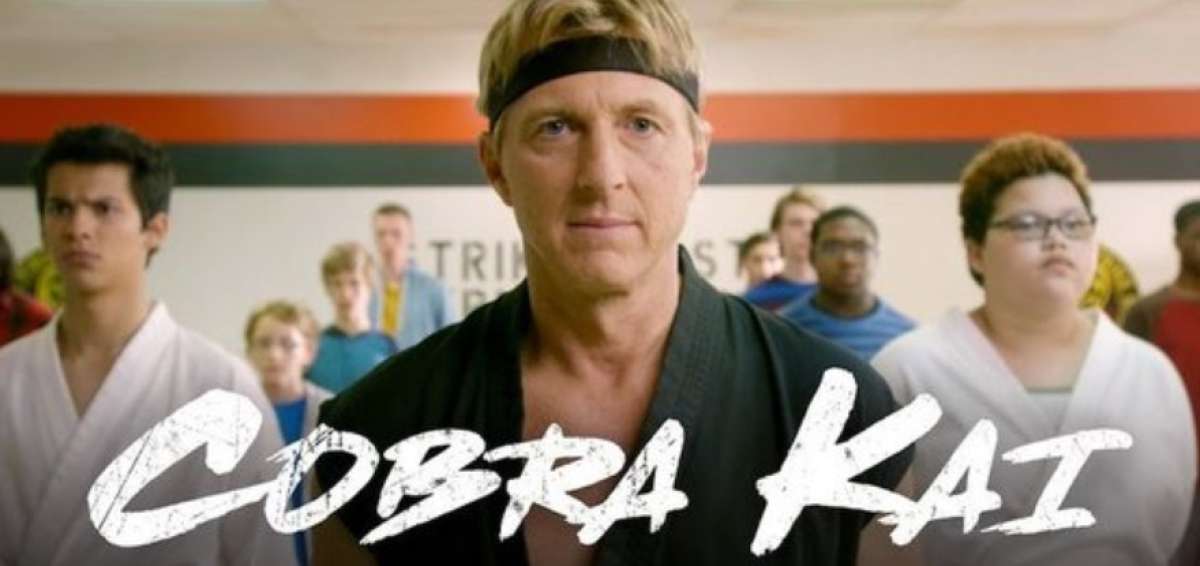 Los autores eligieron colocar en el centro de la historia a Johny Lawrence, cuya presencia se justificaba solo como oposici&oacute;n a Daniel LaRusso en la pel&iacute;cula original.