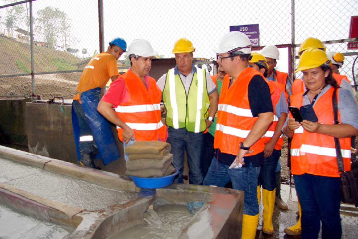 El ministro de Miner&iacute;a, Javier C&oacute;rdova, presenci&oacute; la conformaci&oacute;n del Consejo Ciudadano Sectorial dedicado a esta &aacute;rea. Foto: cortes&iacute;a