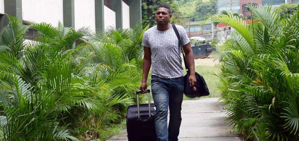 Luis Andr&eacute;s Caicedo De la Cruz. Profesi&oacute;n: Futbolista. Nacionalidad: Ecuatoriana. Fecha de nacimiento: 12 de mayo de 1979. Edad: 34 a&ntilde;os. Estado civil: Casado. Foto: Miguel Castro.