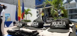 El ministro del Interior, C&eacute;sar Navas, y el gobernador de Guayas, Jos&eacute; Francisco Cevallos, facilitaron adem&aacute;s uniformes para los polic&iacute;as de la localidad.