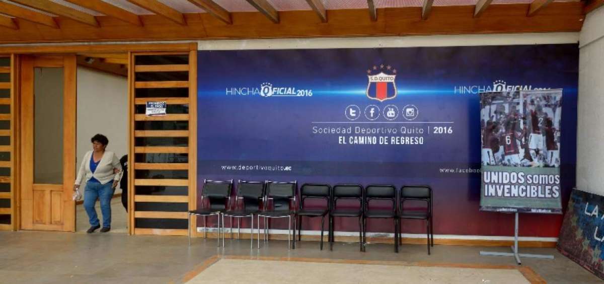 Imagen del ingreso a la concentraci&oacute;n &lsquo;azulgrana&rsquo;, a la que solo asistieron trabajadores administrativos.