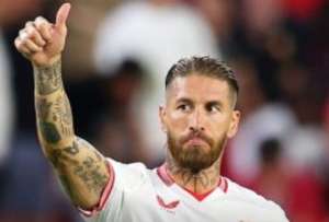 Sergio Ramos anotó un autogol con el que el Barcelona se llevó el triunfo ante Sevilla