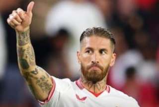 Sergio Ramos anotó un autogol con el que el Barcelona se llevó el triunfo ante Sevilla