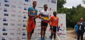 Sarango (c) se adjudic&oacute; la medalla de oro en los 60 km en ciclismo de ruta.