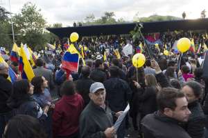 Un grupo de manifestantes lleg&oacute; a la Tribuna de Los Shyris. FOTO: John Guevara / EL TEL&Eacute;GRAFO
