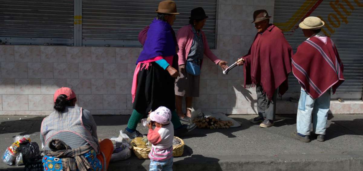 La calle Tom&aacute;s Sevilla, ubicada en el casco urbano, es la m&aacute;s afectada por la presencia permanente de los vendedores ambulantes de ropa, calzado, etc.