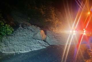 Las intensas lluvias en el país ha provocado caída de material, derrumbes e inundaciones. Dos vías permanecen cerradas en Loja y Azuay.