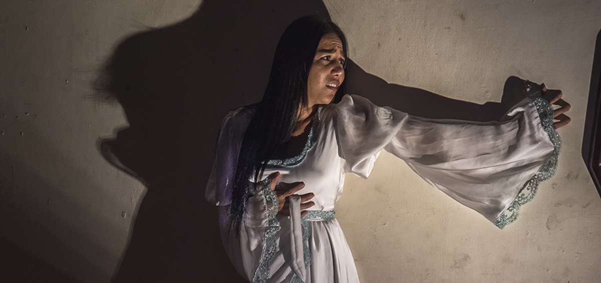 La actriz M&oacute;nica Lara interpreta a La llorona, un personaje m&iacute;tico de las leyendas de M&eacute;xico y que en Guayaquil tambi&eacute;n es evocado en la literatura.