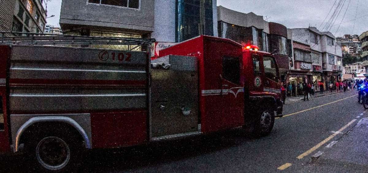 Incendio estructural en el sector de Carapungo se encuentra controlado