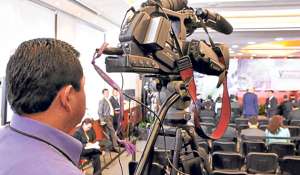 Los panelistas cuestionaron la medici&oacute;n que realiza IBOPE en los centros econ&oacute;micos de los pa&iacute;ses, cuando las televisoras p&uacute;blicas tienen un mayor espectro. Foto: Banco Mundial