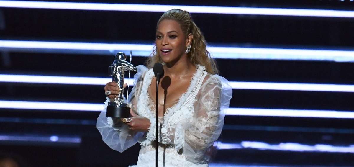 Beyonc&eacute; fue la reina de la ceremonia de los premios MTV