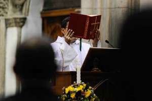 Celibato es sin&oacute;nimo de solter&iacute;a. Los curas lo entienden como un don de Dios para la Iglesia. Dicen que esa libertad les permite atender a todas las personas por igual. Foto: &Aacute;lvaro P&eacute;rez/El Tel&eacute;grafo