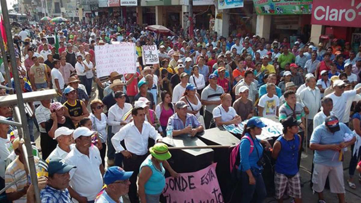 La semana pasada se produjo una manifestaci&oacute;n de respaldo a los ediles que el Alcalde de Balzar pretende destituir. Foto: Cortes&iacute;a