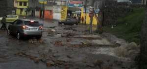 Un muro ca&iacute;do en la calle Aushiris y Eplicachima.