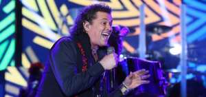 El cantante realiz&oacute; los anuncios despu&eacute;s de ser galardonado en Miami, el viernes pasado, en los Premios Bravo del Consejo de las Am&eacute;ricas.