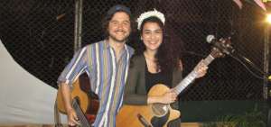 Los cantautores Juan Nazar (Argentina) y Dome Palma (Ecuador) cantaron juntos en Guayaquil. Ella fue la anfitriona del artista &lsquo;gaucho&rsquo; durante su visita al puerto principal.