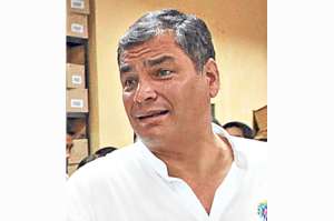 Correa realiz&oacute; visita sorpresa al hospital del Seguro Social