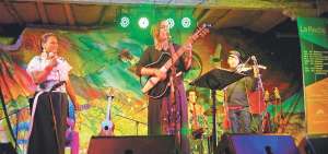 El Encuentro de cantoras y cantautoras de Am&eacute;rica Latina Sinchi Warmikuna convoc&oacute; a 12 mujeres que son conocidas dentro de sus comunidades por su destacada actividad comunitaria y musical.
