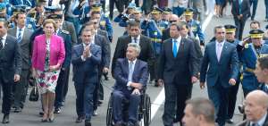 El Presidente asisti&oacute; a la ceremonia policial junto a varias autoridades p&uacute;blicas: Jos&eacute; Serrano, de la Asamblea; C&eacute;sar Navas y Gustavo Jalkh.