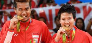 Ahmad y Nastir se impusieron en dos sets, por 21-14 y 21-12, a los malasios Chan Peng Soon y Goh Liu Ying.