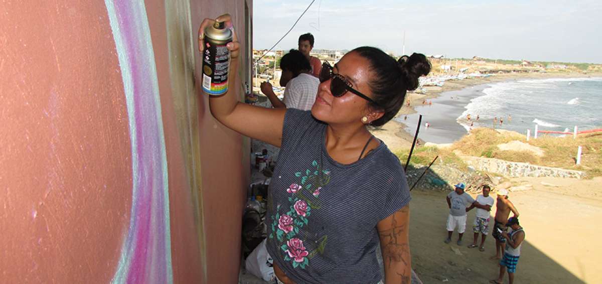 Los murales de Liset Abarca  visten de color a  Puerto Engabao