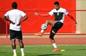 Boateng (d) fue expulsado por "insultos verbales" contra su seleccionador. Foto: AFP