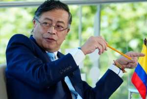 Petro demandar&aacute; a Noboa tras acusaciones sobre su visita a Manta