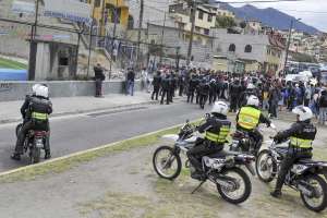 Los estudiantes salieron desde su plantel y llegaron hasta La Mar&iacute;n, en donde fueron interceptados y persuadidos por la Polic&iacute;a. Foto: Miguel Jim&eacute;nez / El Tel&eacute;grafo 