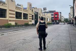 Evacúan el Mercado Central de Guayaquil por alerta de presunto explosivo