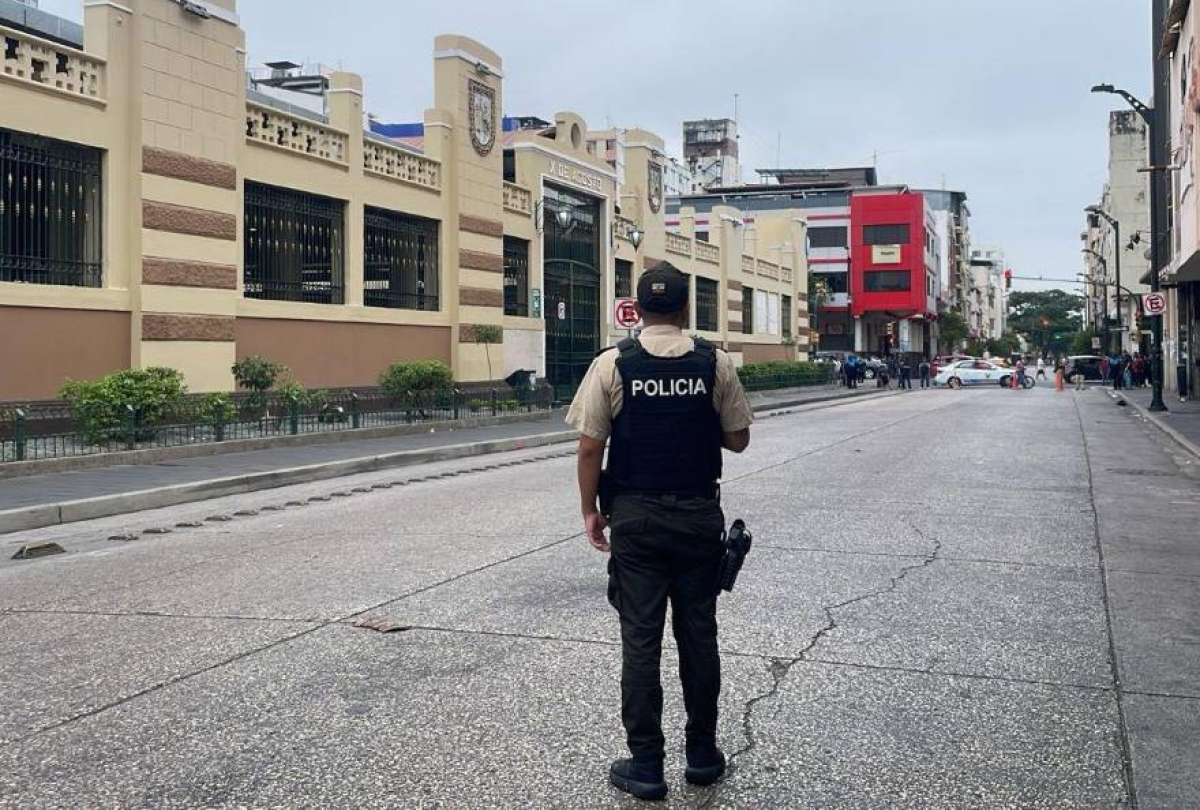 Evacúan el Mercado Central de Guayaquil por alerta de presunto explosivo