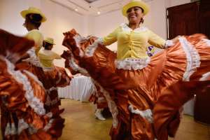 El grupo municipal de danza en compa&ntilde;&iacute;a de Spondylus se present&oacute; en el lanzamiento de la agenda de Manta. Foto: RODOLFO P&Aacute;RRAGA / EL TEL&Eacute;GRAFO