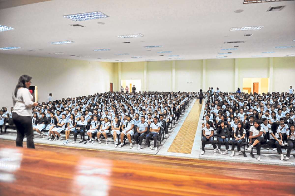 Adolescentes se vinculan al periodismo (Galer&iacute;a)