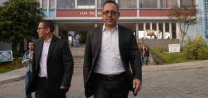 El funcionario advirti&oacute; que los 16 docentes deben acatar la decisi&oacute;n de la autoridad e incorporarse desde ma&ntilde;ana a los nuevos planteles asignados. 