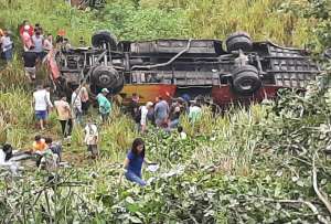 Bus cayó por una pendiente en La Crespa, Manabí