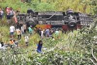 Bus cayó por una pendiente en La Crespa, Manabí