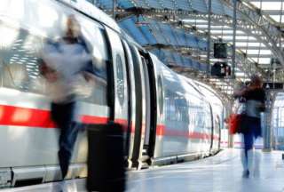 Terror en tren de Alemania por ataque de un hombre con hacha y martillo.