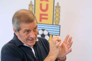 Ser&aacute; el primer viaje al exterior   de  Tab&aacute;rez  desde que   fue operado  de la columna. Foto: afp