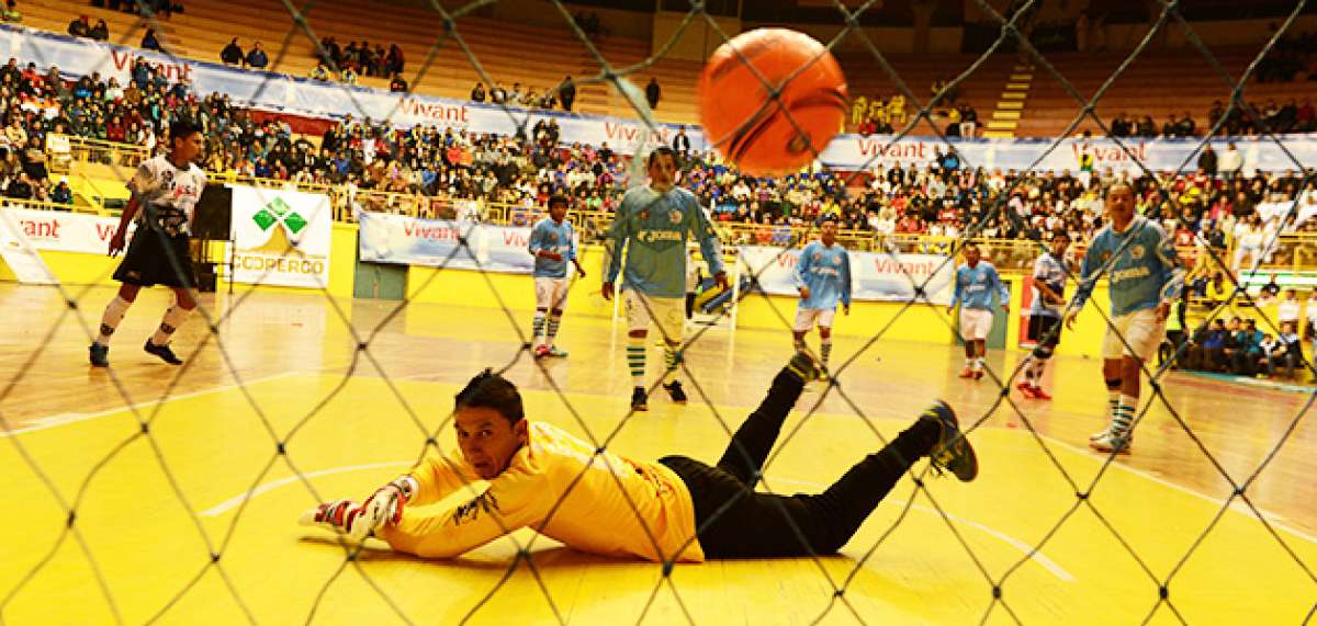 Partido jugado en la noche del lunes entre Parque Iberia y Todos Santos en el coliseo Jefferson P&eacute;rez. Foto: Fernando Machado / El Tel&eacute;grafo