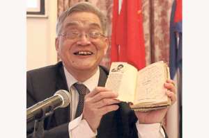 Xu Shicheng tambi&eacute;n es autor de la biograf&iacute;a de Hugo Ch&aacute;vez Fr&iacute;as, adem&aacute;s de numerosos libros sobre investigaciones acad&eacute;micas y traducciones. Foto: Cortes&iacute;a.
