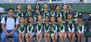El equipo de Mini Peewee y junior que obtuvo el primer puesto en la competencia Cheerzone 2019.